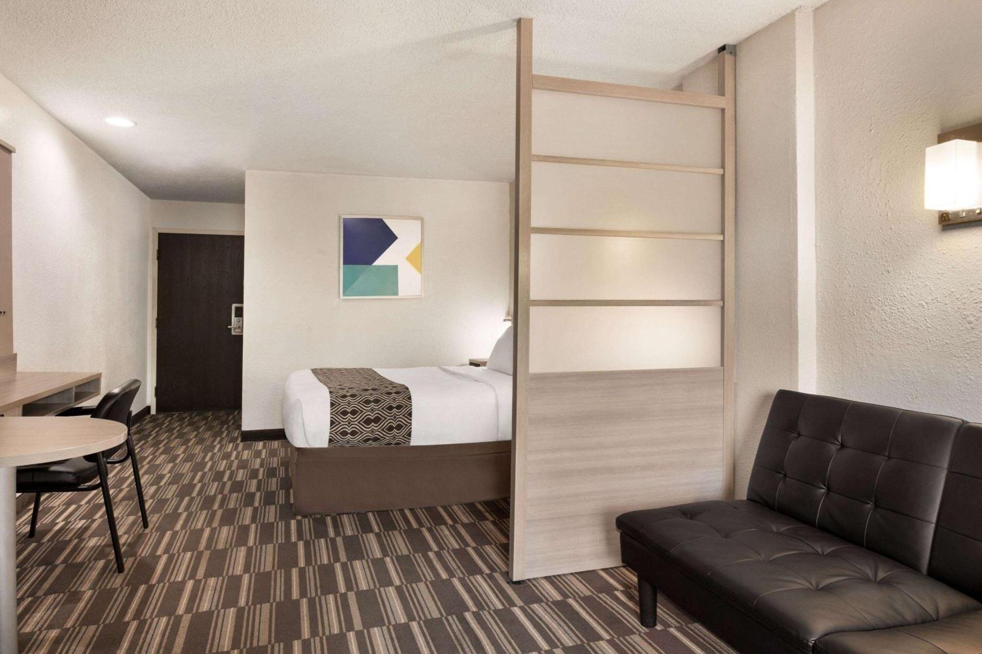 Microtel Inn & Suites By Wyndham Florence/Cincinnati Airpo Exterior photo