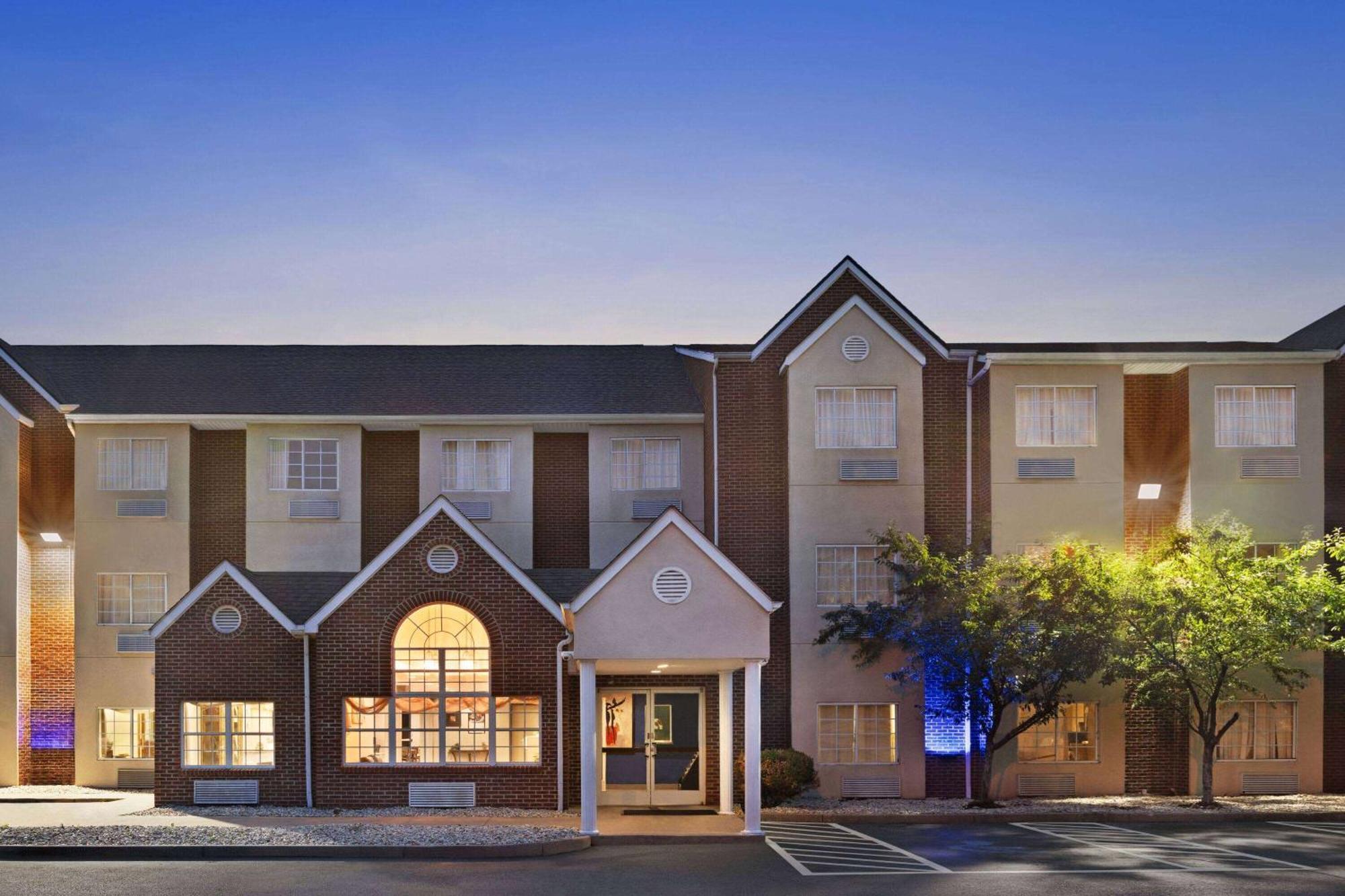 Microtel Inn & Suites By Wyndham Florence/Cincinnati Airpo Exterior photo